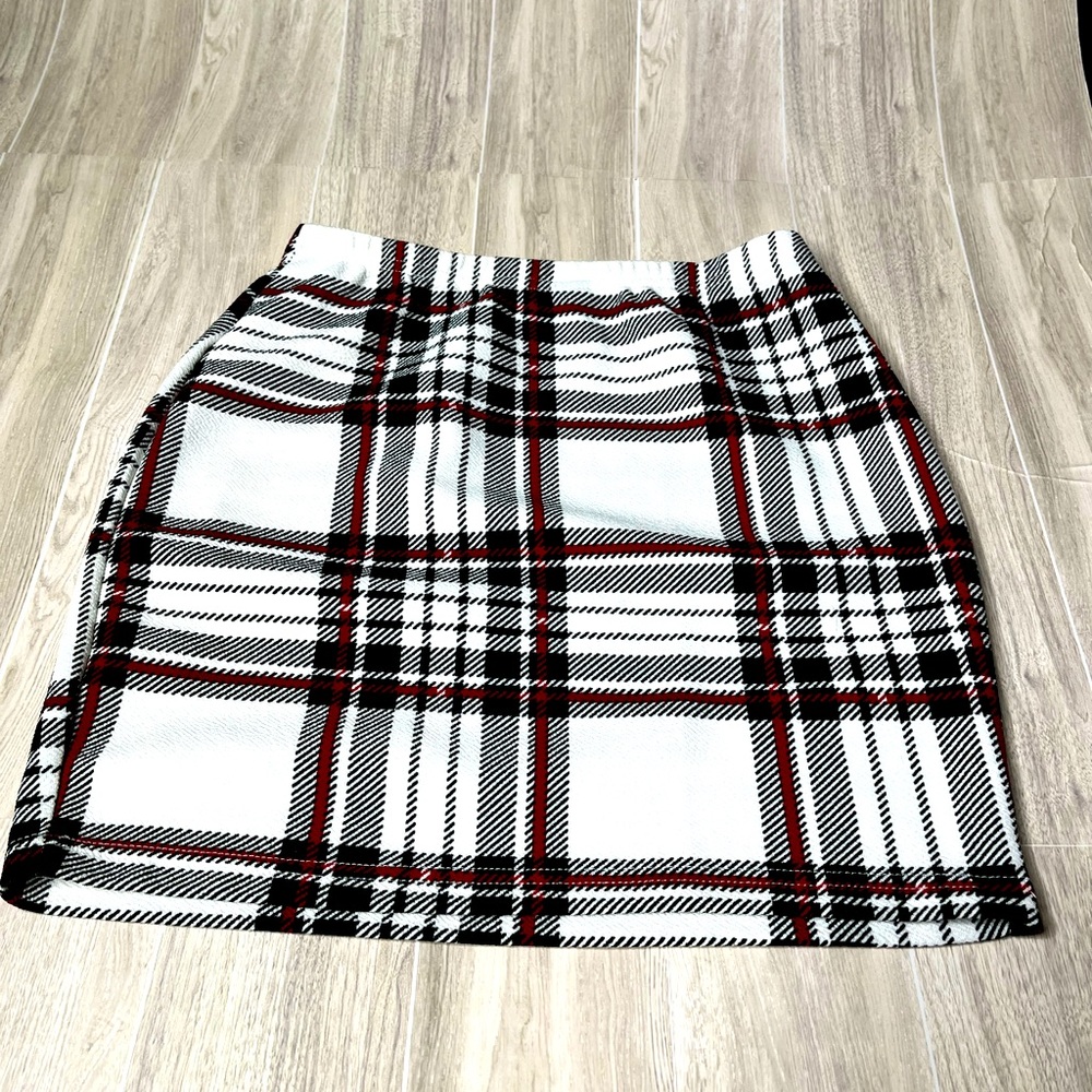 Shein Black, White, and Red Plaid Skirt - Size XS